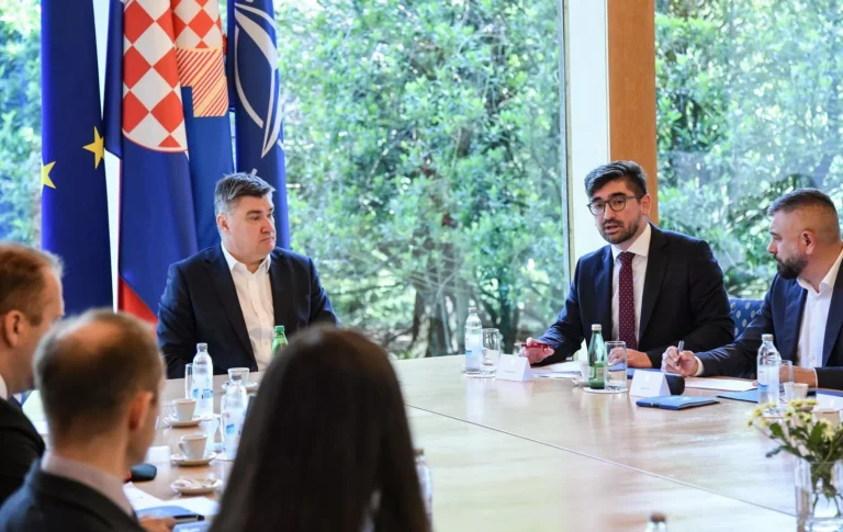 SAVJETNIK ZORANA MILANOVIĆA OŠTRO UDARIO PO VLADI: “Pojest ću svoju diplomu”