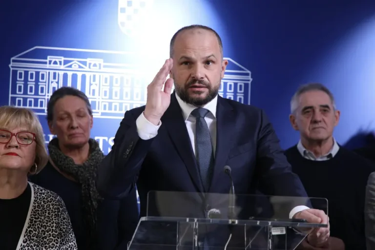OŠTRE PORUKE LETE NA SVE STRANE: “Uzeo za pravo prozivati hrvatski narod, Pored tebe će Andrej Plenković biti…”